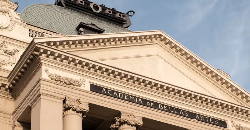 Close-up of the facade of the National Museum of Fine Arts in Santiago, showcasing classical architecture.