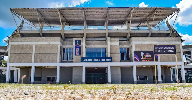 Front view of the Estadio de Béisbol 18 de Junio, highlighting the stadium entrances in Montería, Colombia.