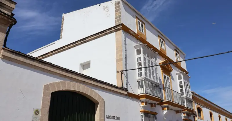 Discover the charm of El Puerto de Santa María with its stunning historic architecture under a bright blue sky.