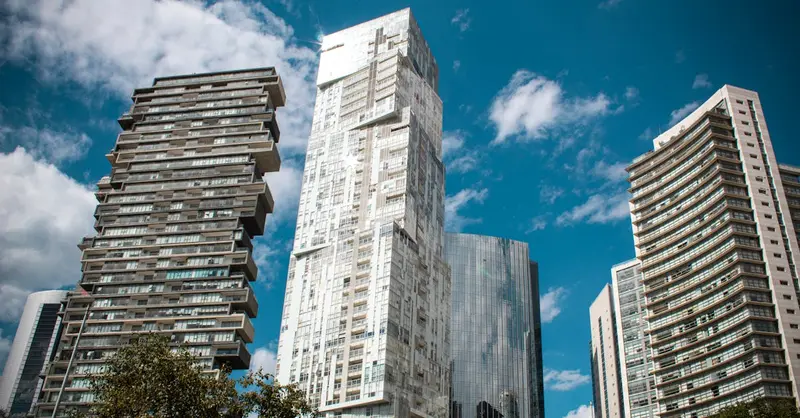 A view of contemporary skyscrapers under a clear blue sky in Ciudad de México.
